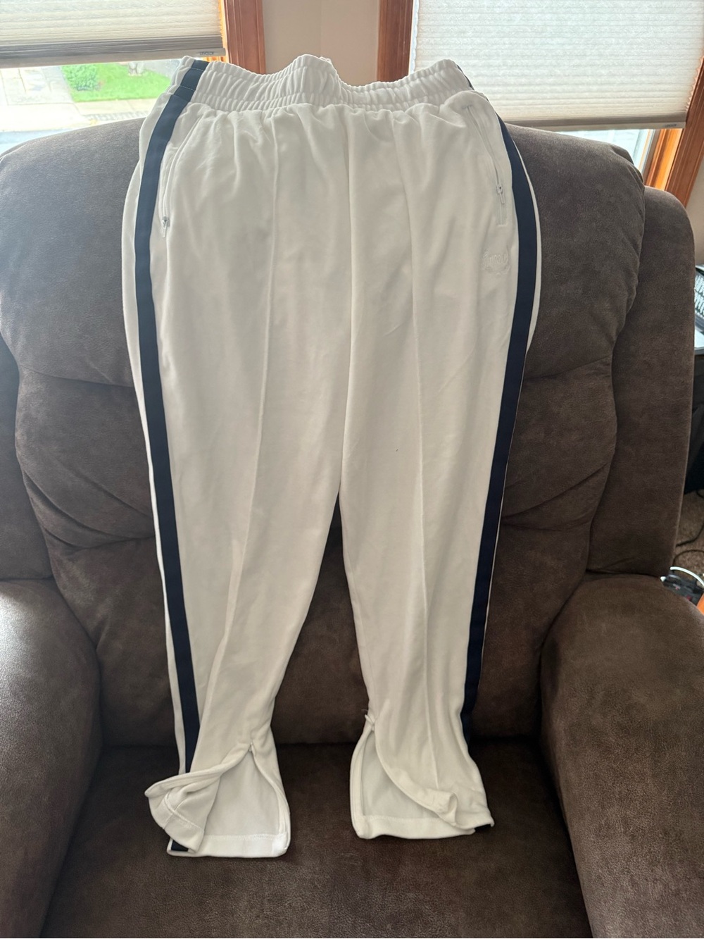 Puma × TMC LL
White Blue Stripe Nipsey Hustle Way
Jogger Sweatpants